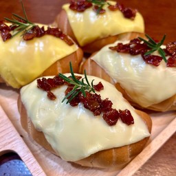 Double cheese & crispy bacon maple Shio-pan