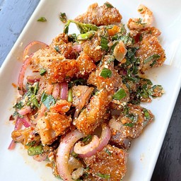 ลาบหมูกรอบ - Thai Larb : Spicy Crispy Pork Salad