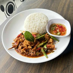 ข้าวผัดพริกแกง