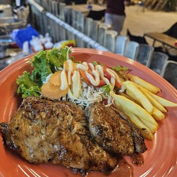 สเต๊กสะโพกไก่พริกไทยดำ