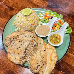 ข้าวผัดสเต็กไก่