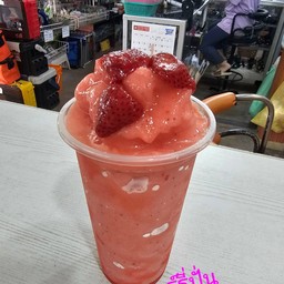 สตรอเบอร์รี่ ปั่น