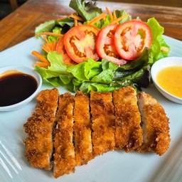 สลัดหมูทอดทงคัสซึ