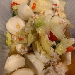 ยำลูกชิ้นปลาสูตรเยาวราชและหมูสับ