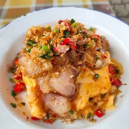 ข้าวไข่ข้นหมูกรอบคั่วพริกเกลือ