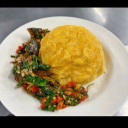 ข้าวไข่ข้นกระเพราปลาทู