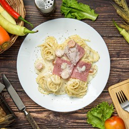 สปาเก็ตตี้ไวท์ซอส