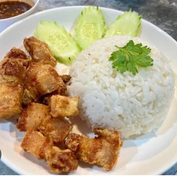หมูสามชั้นทอดน้ำปลาราดข้าว