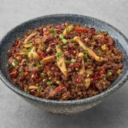 ข้าวหน้าเนื้อสับซอสกิวด้ง