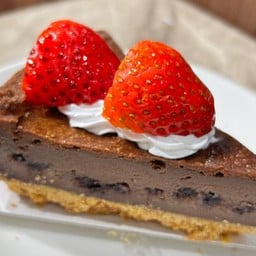Chocolate strawberry cheesecake
