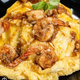 ข้าวไข่ข้นกุ้งทอดกระเทียม