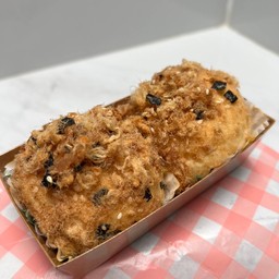 ขนมปังหมูหยองซอสมาโย