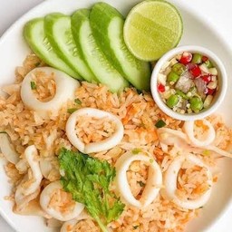 ข้าวผัดปลาหมึก