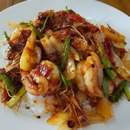 ผัดพริกเผากุ้งราดข้าว