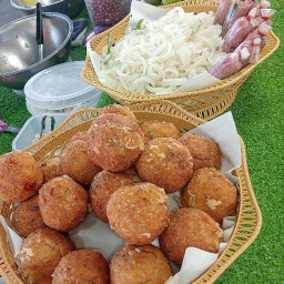 ร้านยำแหนม-ข้าวทอด (ป้าไล)