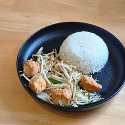 ข้าวราดผัดถั่วงอก