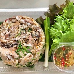 ข้าวผัดปลาทูชะอมไข่