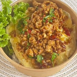 ข้าวไข่ข้นกระเพราไก่สับ