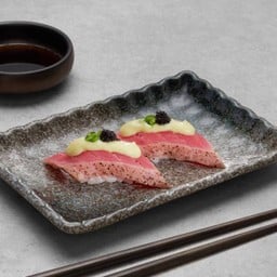 ซูชิปลาทูน่าเบิร์นไฟอาโวคาโดซอสวาซาบิ (2 คำ)