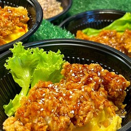 ข้าวไก่กรอบซอสเกาหลี