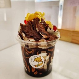 วิปครีม ซอสช็อกโกแลต ภูเขาไฟ + ท็อปปิ้ง