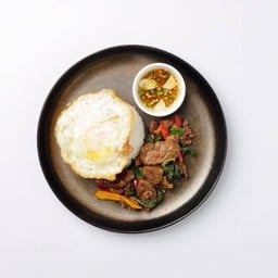 ข้าวกะเพราเนื้อน่องลาย ไข่ดาว