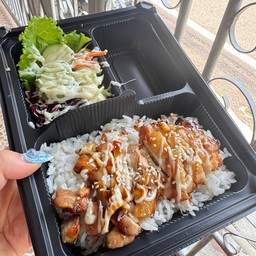 ข้าวหน้าไก่ย่างเทอริยากิ