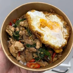 ข้าวกระเพราไก่ไข่ดาว
