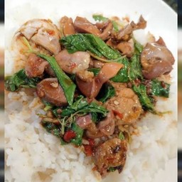 กะเพราเครื่องในไก่
