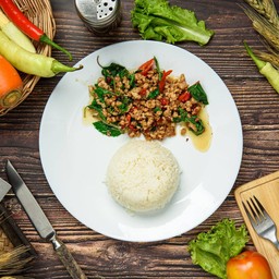 ข้าวกะเพรากุ้ง