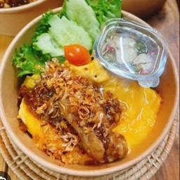 ข้าวไข่ข้นไก่ทอดกะเทียม