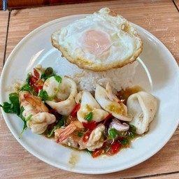 ข้าวราดกะเพราหมึก+กุ้ง