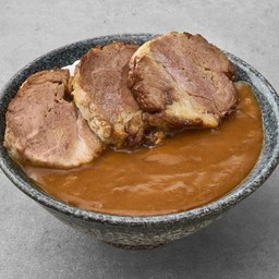 ข้าวแกงกะหรี่หมูชาชู