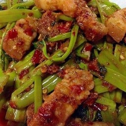 ผัดพริกแกงผักบุ้ง