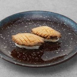 ซูชิหอยเป่าฮื้อ (2 คำ)