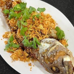 ปลาเก๋าทอดกระเทียม