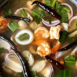 ต้มยำทะเลน้ำใส กุ้ง หมึก หอย