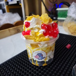 วิปครีม ชอสคาราเมล+ท็อปปิ้ง