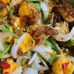 ยำไข่ดาว