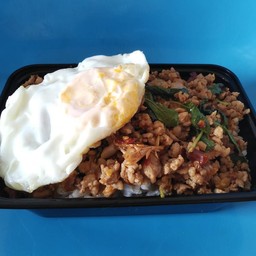 ข้าวกระเพราหมูสับพริกแห้ง+ไข่ดาว