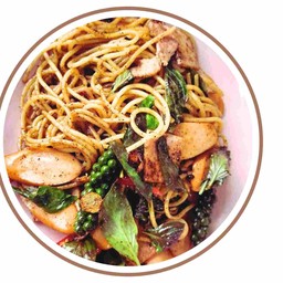 สปาเก็ตตี้ผัดขี้เมาไส้กรอกแฮม