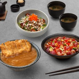 ข้าวหน้าปลาดิบรวมหั่นเต๋า + ข้าวแกงกะหรี่หมูทงคัตสึ