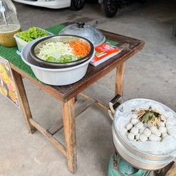 นึ่ง-มะนาว ตลาดล่าง 28