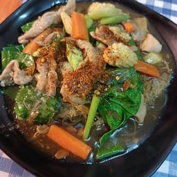 ราดหน้าหมูหมัก (เส้นใหญ่, เส้นหมี่)