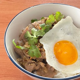 ข้าวหมูทอดกระเทียม