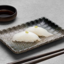 ซูชิหมึกกระดองสไลซ์ (2 คำ)