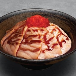 ข้าวหน้าปลาแซลมอนเบิร์นไฟ