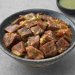 ข้าวหน้าเอ็นเนื้อตุ๋น