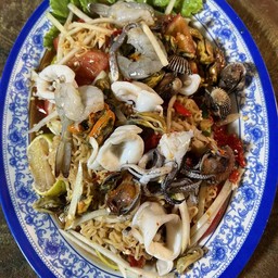 ตำมาม่าทะเลปลาร้า