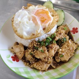 เมนูผัดกระเทียมราดข้าว